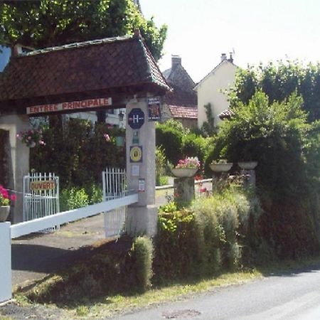 Logis Hotel Les Tilleuls Saint-Cirgues-de-Jordanne Buitenkant foto