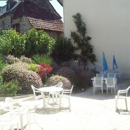 Logis Hotel Les Tilleuls Saint-Cirgues-de-Jordanne Buitenkant foto