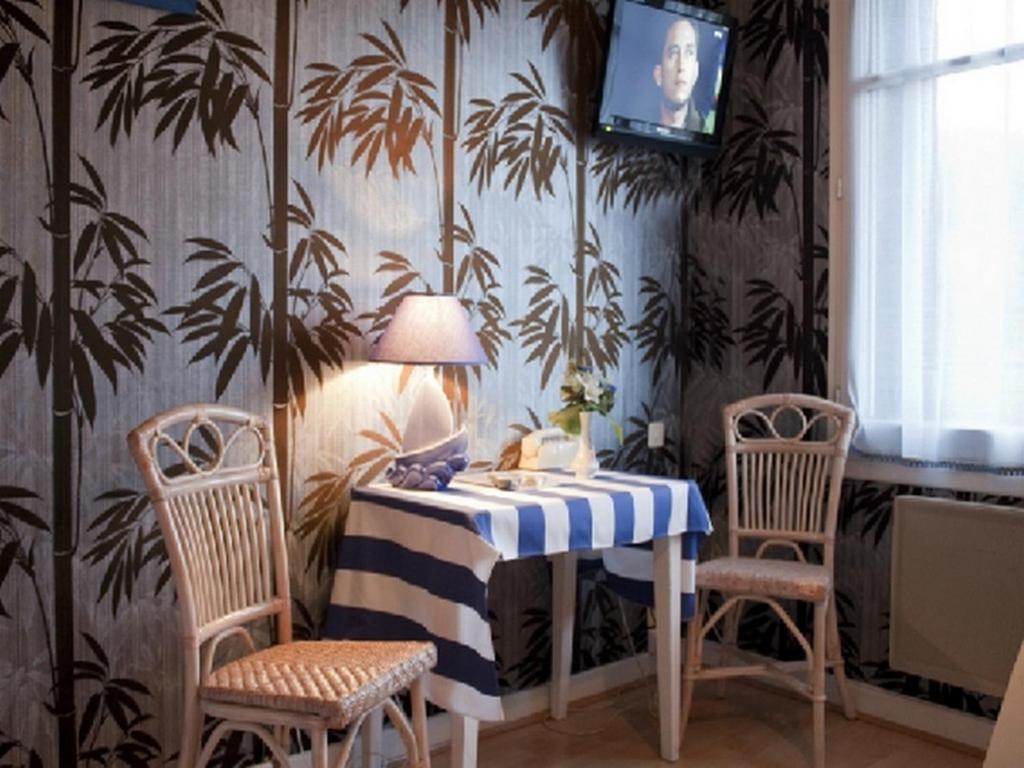 Logis Hotel Les Tilleuls Saint-Cirgues-de-Jordanne Buitenkant foto