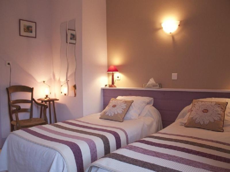 Logis Hotel Les Tilleuls Saint-Cirgues-de-Jordanne Kamer foto