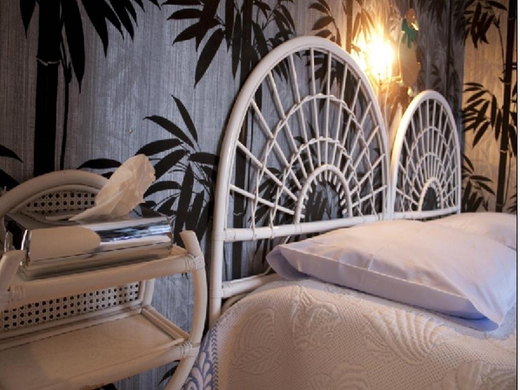 Logis Hotel Les Tilleuls Saint-Cirgues-de-Jordanne Kamer foto