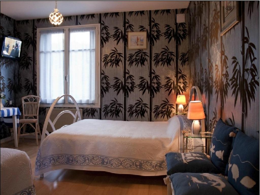 Logis Hotel Les Tilleuls Saint-Cirgues-de-Jordanne Kamer foto