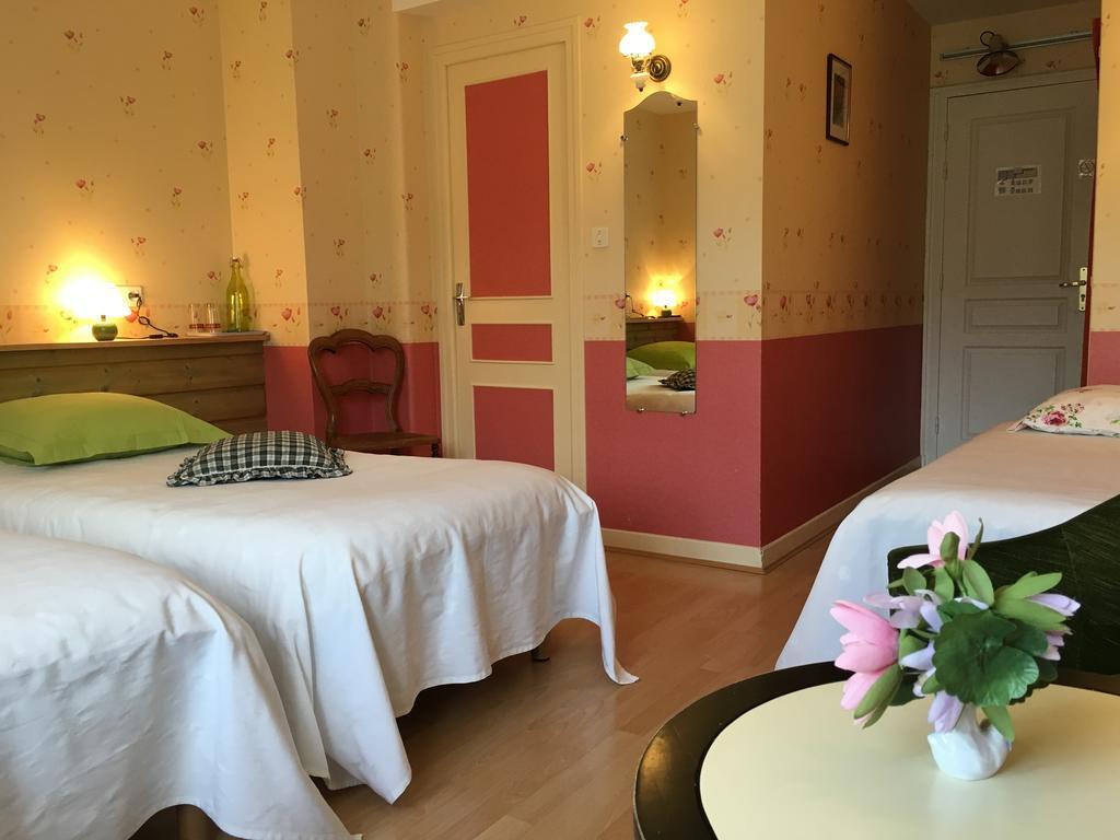 Logis Hotel Les Tilleuls Saint-Cirgues-de-Jordanne Buitenkant foto