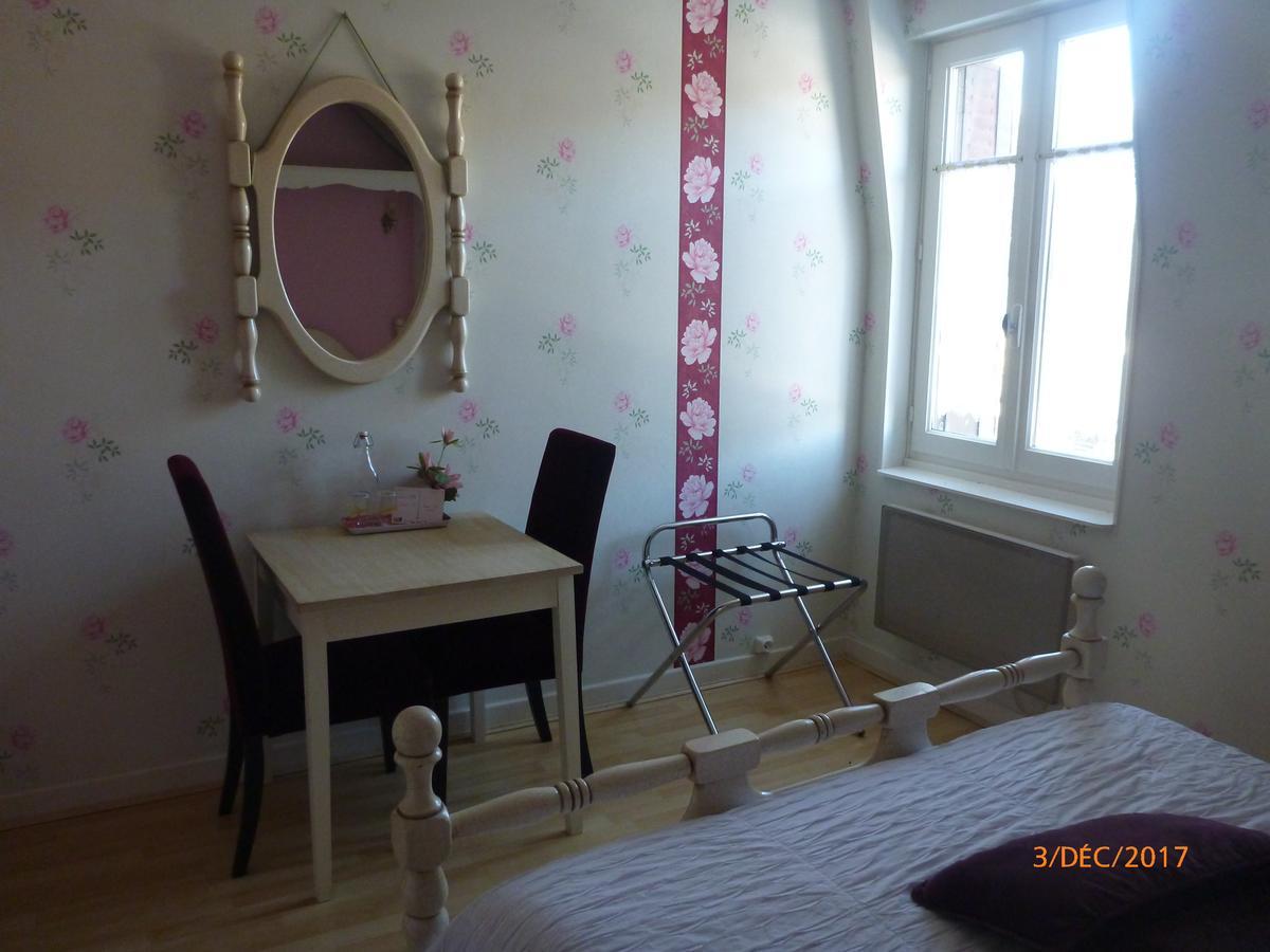Logis Hotel Les Tilleuls Saint-Cirgues-de-Jordanne Buitenkant foto