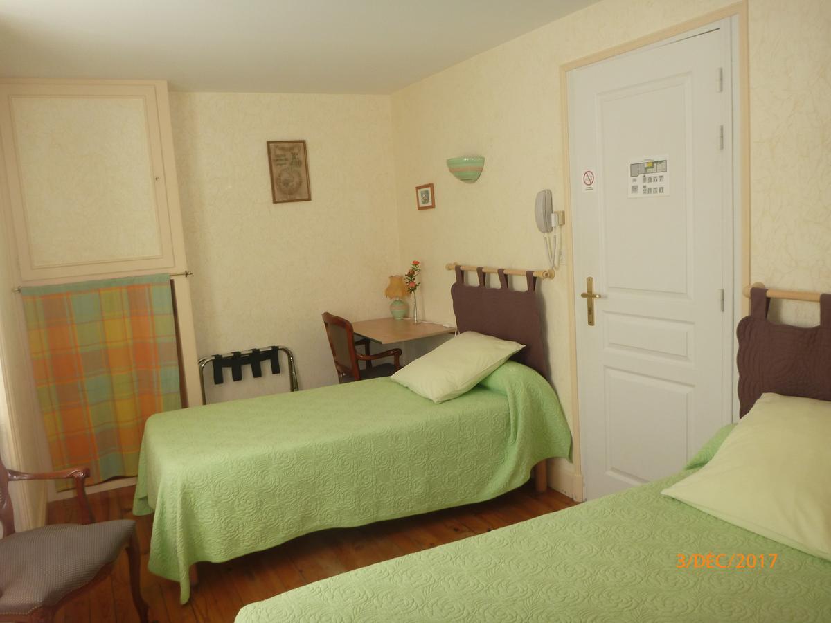 Logis Hotel Les Tilleuls Saint-Cirgues-de-Jordanne Buitenkant foto