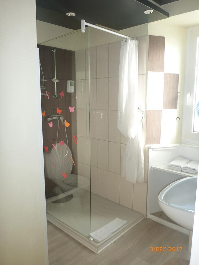 Logis Hotel Les Tilleuls Saint-Cirgues-de-Jordanne Buitenkant foto