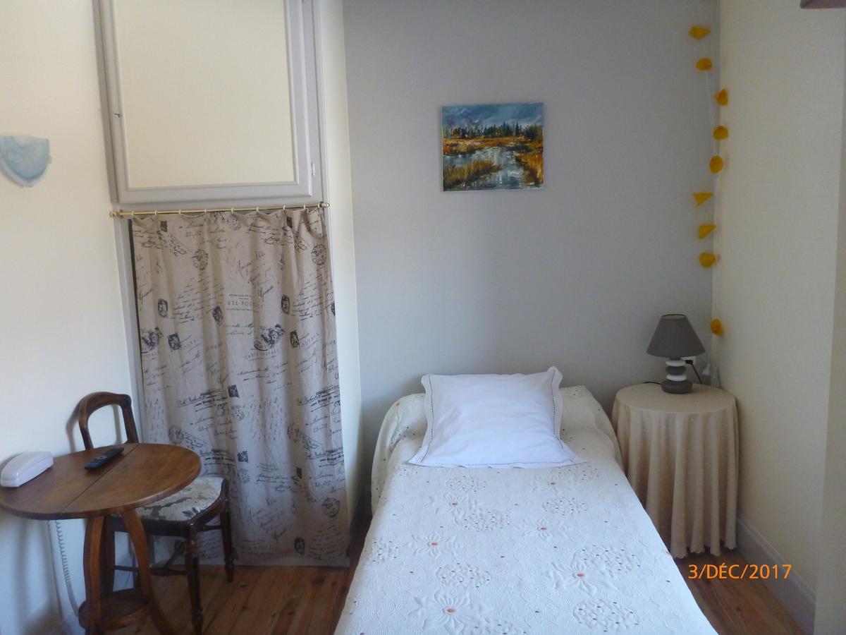 Logis Hotel Les Tilleuls Saint-Cirgues-de-Jordanne Buitenkant foto