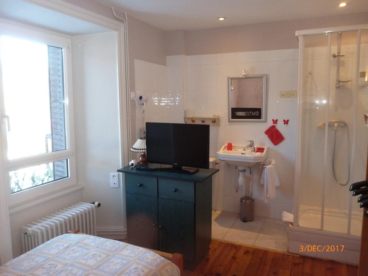 Logis Hotel Les Tilleuls Saint-Cirgues-de-Jordanne Buitenkant foto