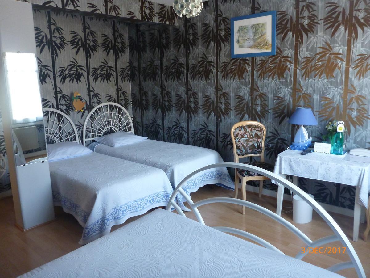 Logis Hotel Les Tilleuls Saint-Cirgues-de-Jordanne Buitenkant foto