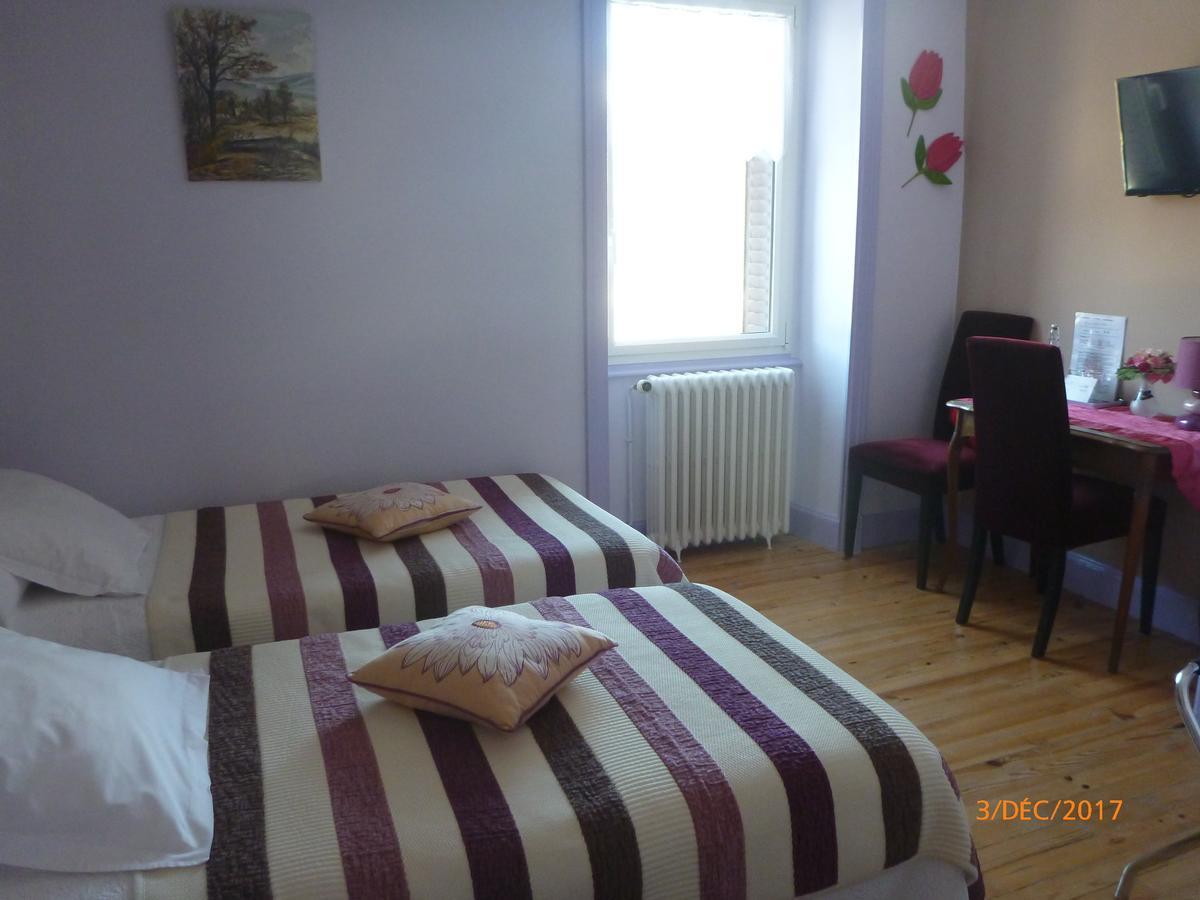 Logis Hotel Les Tilleuls Saint-Cirgues-de-Jordanne Buitenkant foto