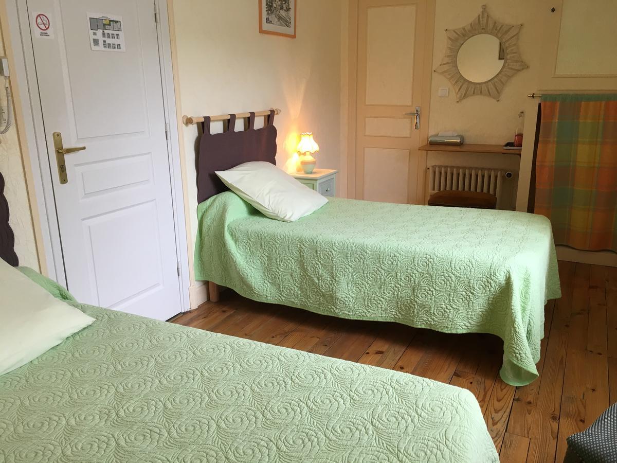 Logis Hotel Les Tilleuls Saint-Cirgues-de-Jordanne Buitenkant foto